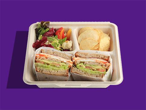 甲斐路軍鶏ムネ肉と八ヶ岳ハーブ卵のクラブハウスサンドイッチ (コーヒー or 紅茶付き)